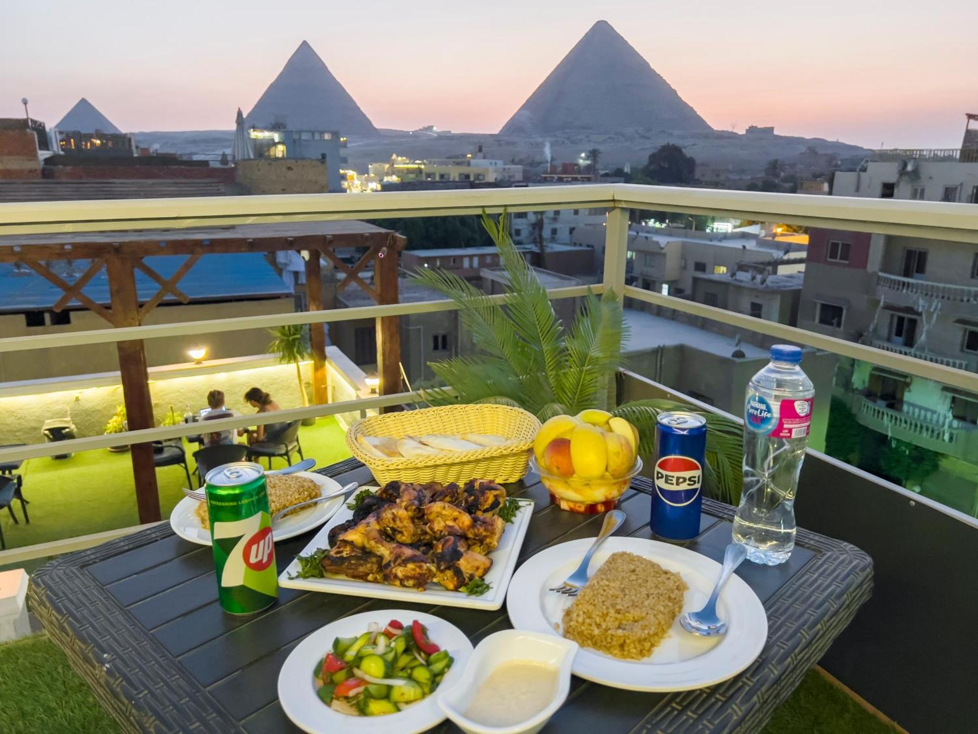 The Pyramids Gate Inn Kafret el-Gabal المظهر الخارجي الصورة